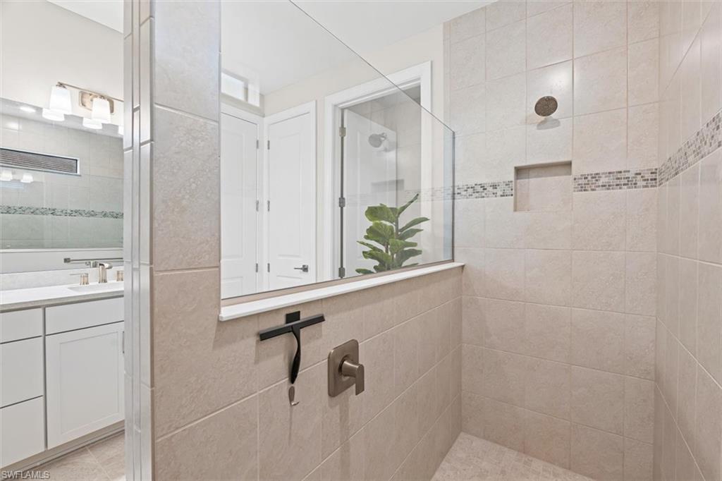 COUNTRY CLUB - Residential