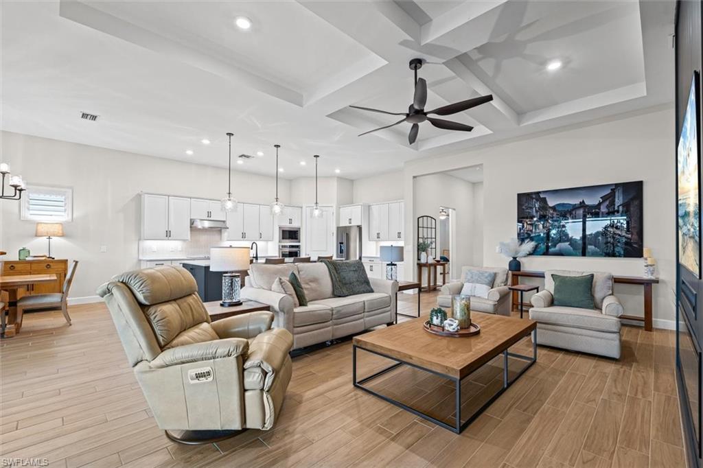 COUNTRY CLUB - Residential