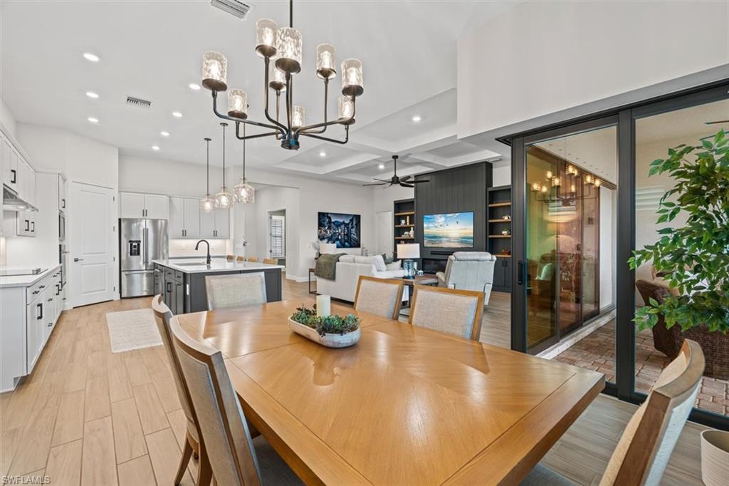 COUNTRY CLUB - Residential