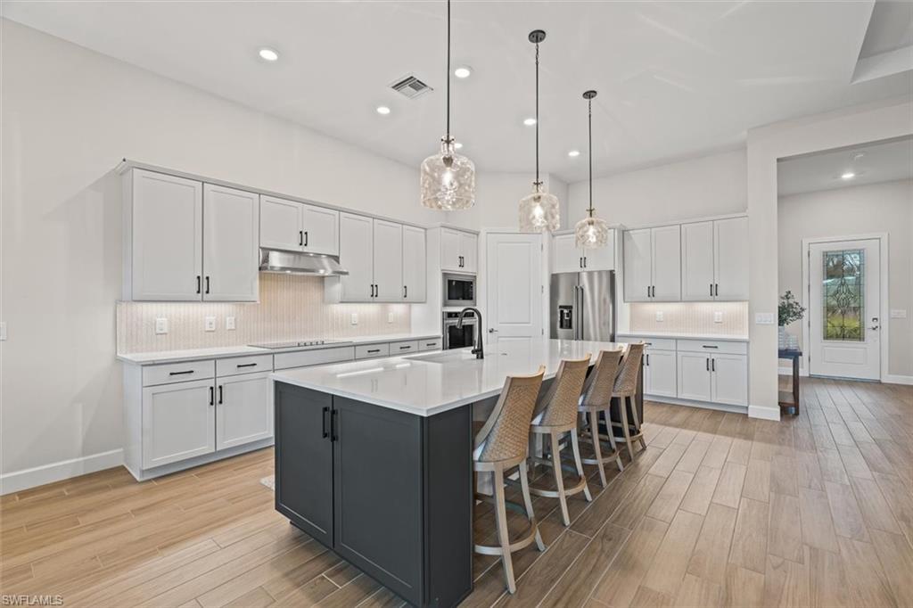 COUNTRY CLUB - Residential