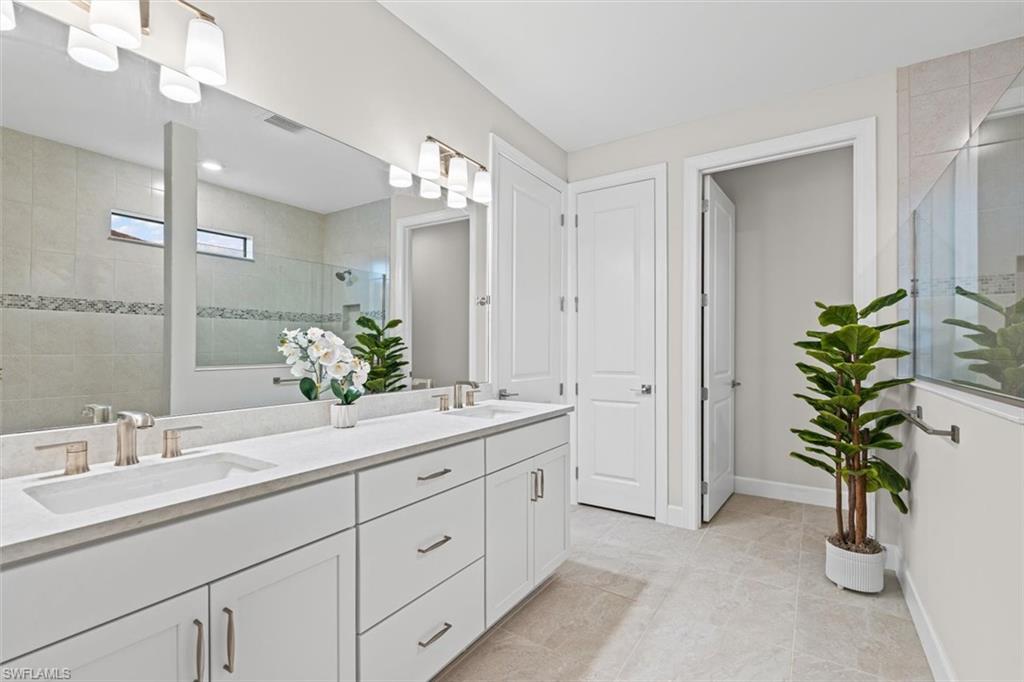 COUNTRY CLUB - Residential