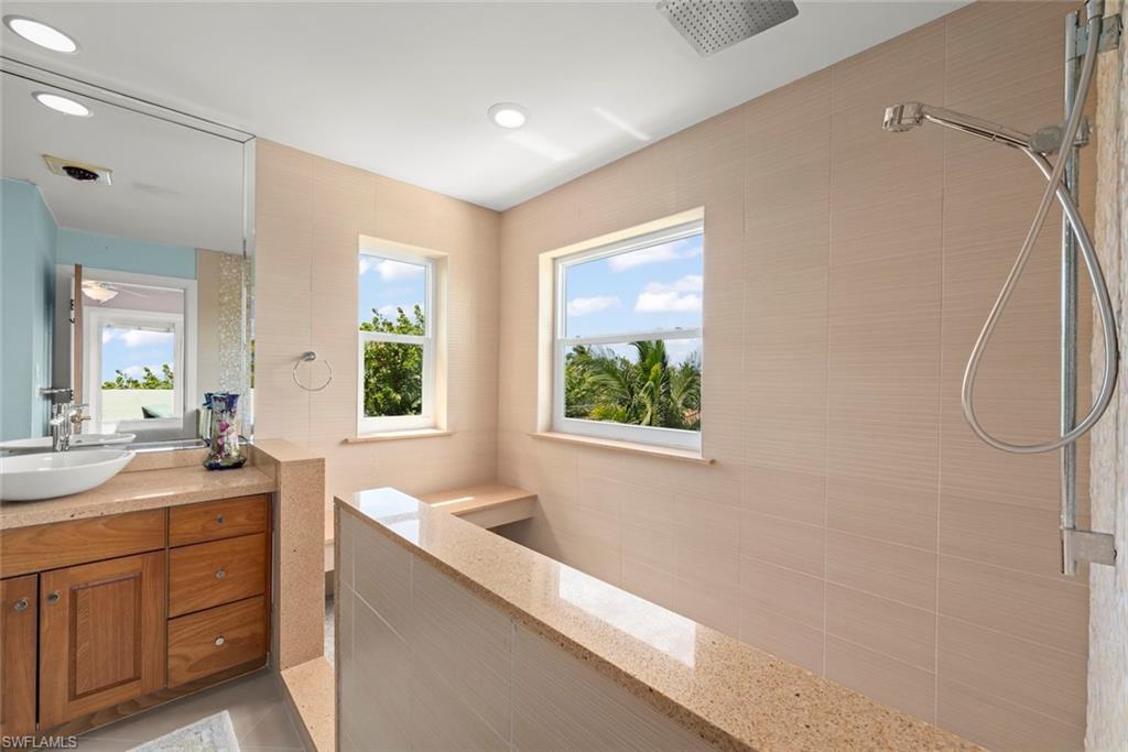 KINZIE ISLAND - Residential