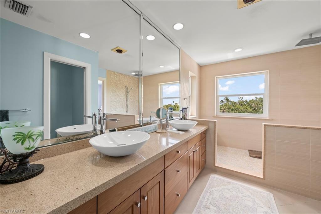 KINZIE ISLAND - Residential