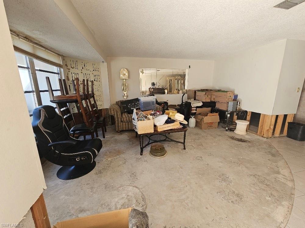 FORT MYERS SHORES - Residential