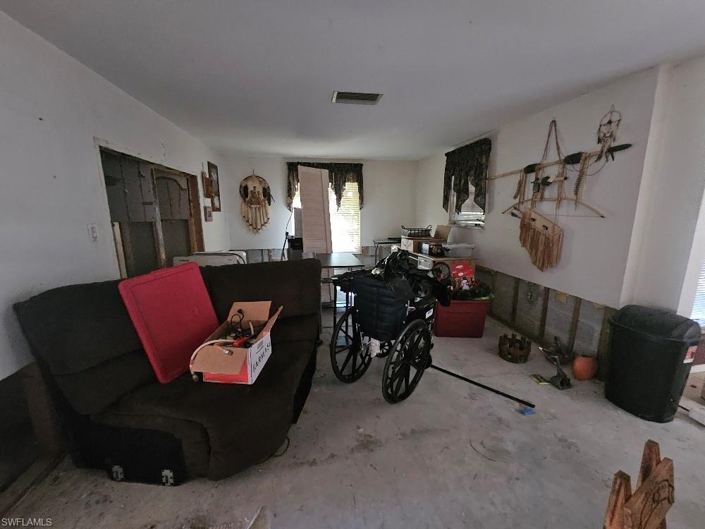 FORT MYERS SHORES - Residential