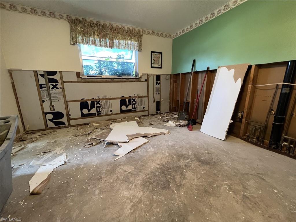 FORT MYERS SHORES - Residential