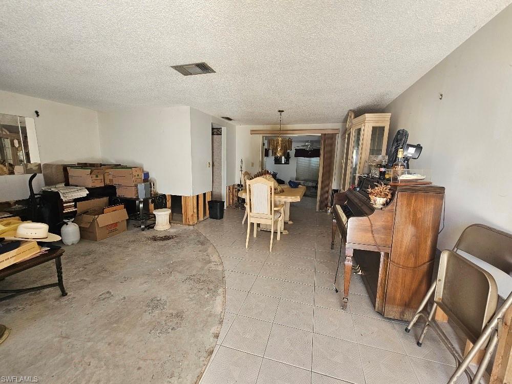 FORT MYERS SHORES - Residential