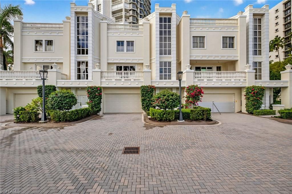 Photo of 4021 Gulf Shore BLVD N #V19, NAPLES, FL 34103 (MLS # 225078688)