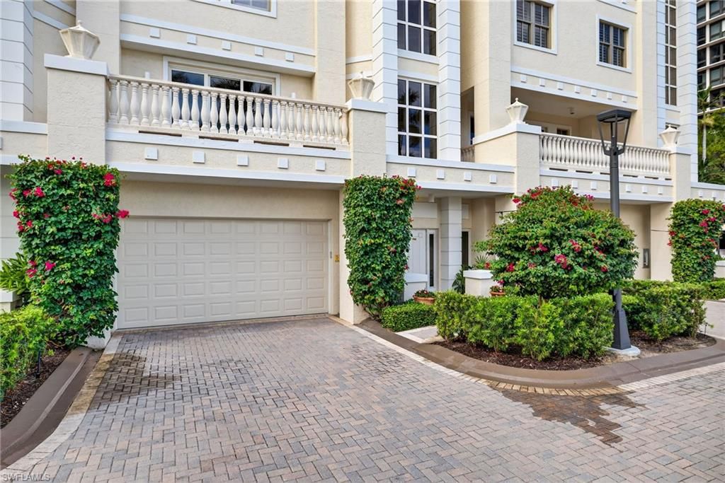 Photo of 4021 Gulf Shore BLVD N #V19, NAPLES, FL 34103 (MLS # 225078688)