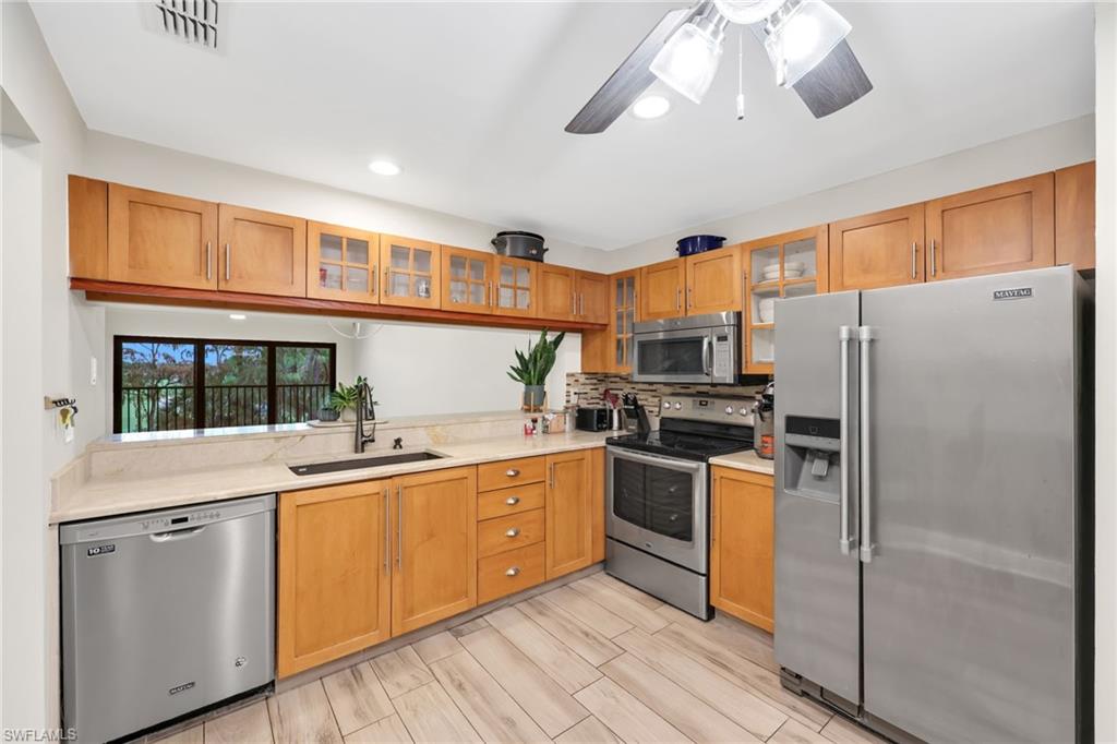 DEAUVILLE LAKE CLUB - Residential Lease