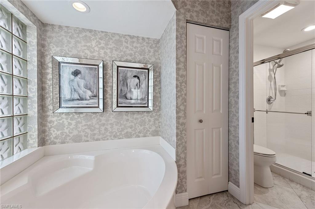 OAKWOOD CARRIAGE HOME - Residential