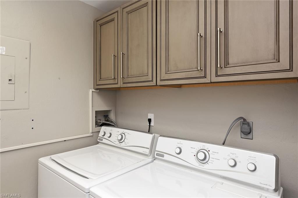 OAKWOOD CARRIAGE HOME - Residential