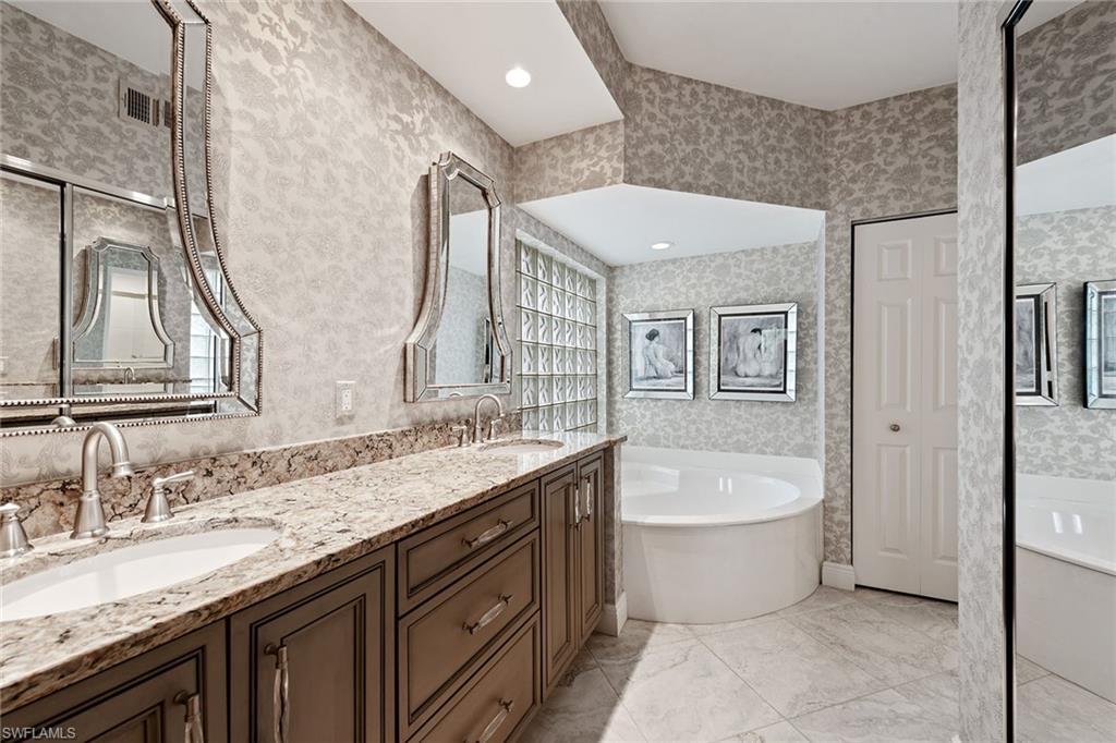 OAKWOOD CARRIAGE HOME - Residential