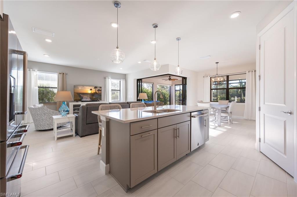 HAMPTON LAKES - Residential