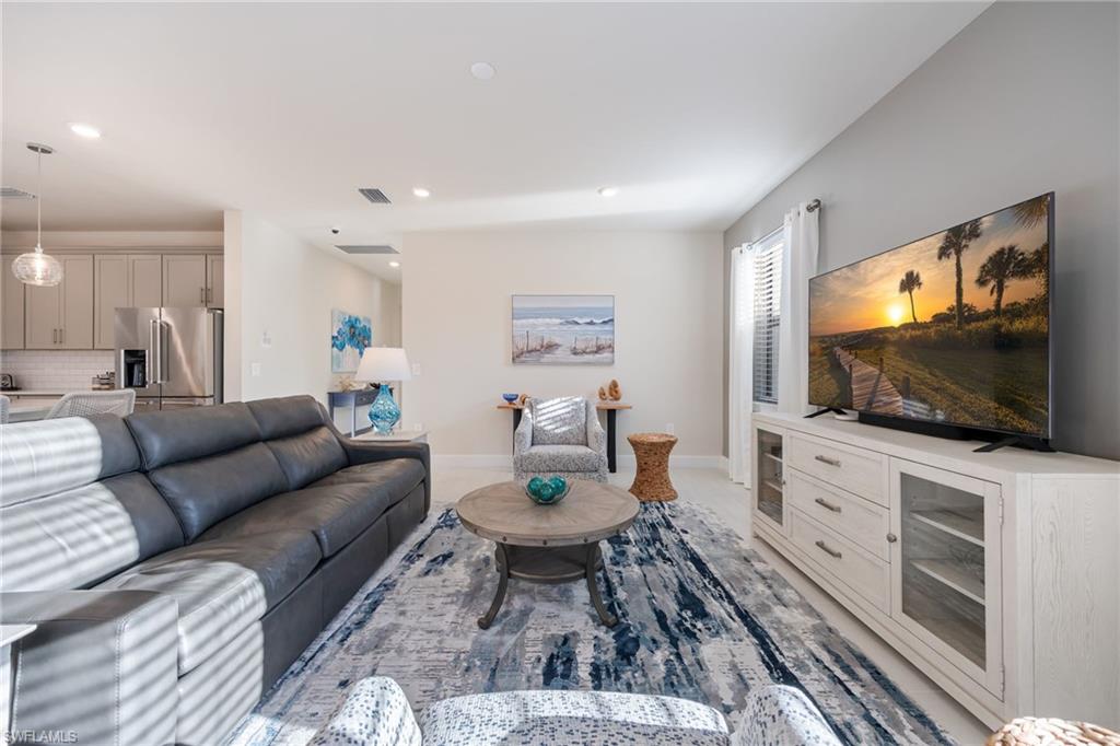 HAMPTON LAKES - Residential