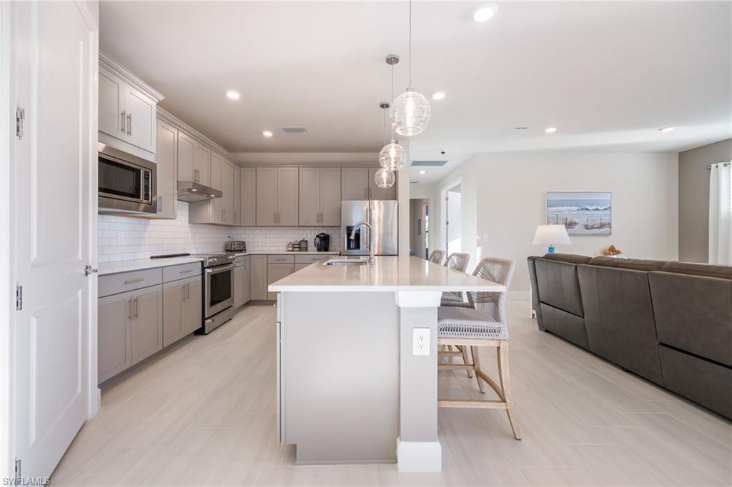 HAMPTON LAKES - Residential