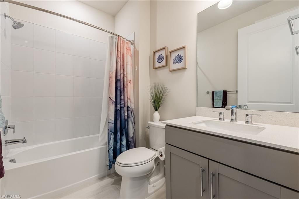 HAMPTON LAKES - Residential