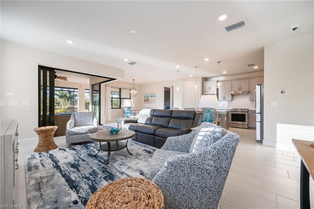 HAMPTON LAKES - Residential