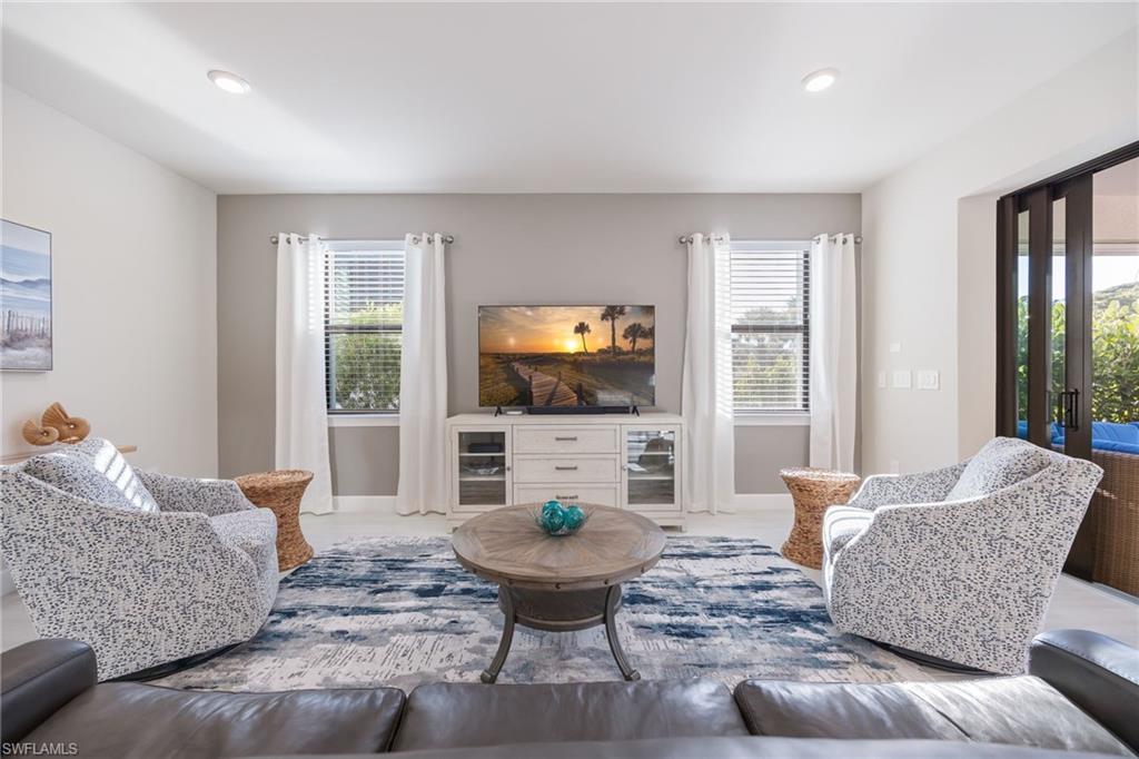 HAMPTON LAKES - Residential