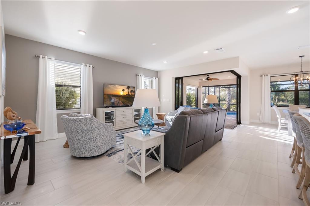 HAMPTON LAKES - Residential