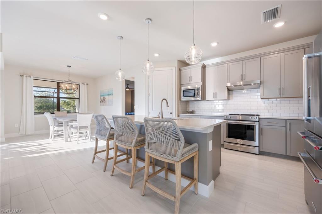 HAMPTON LAKES - Residential