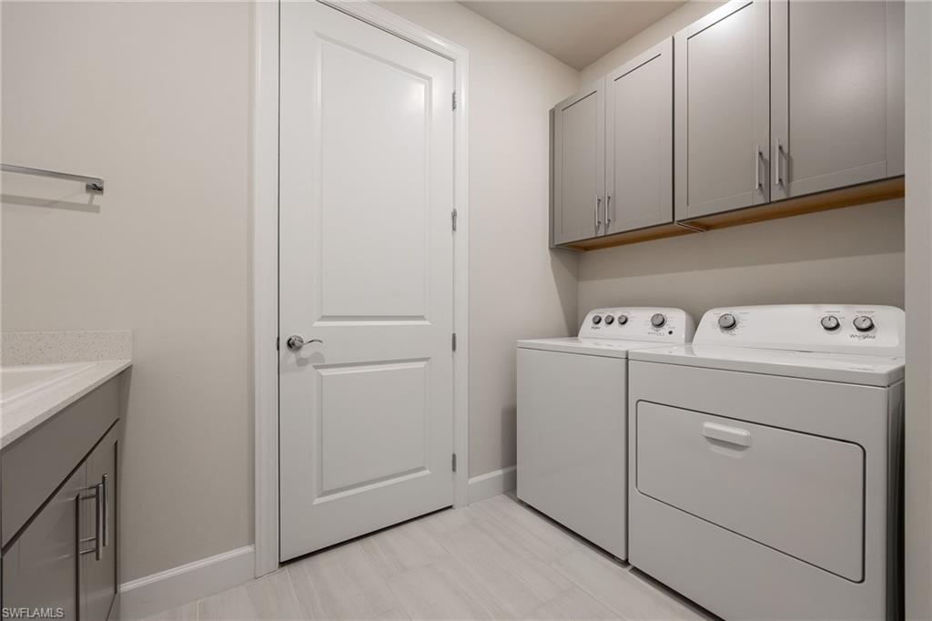 HAMPTON LAKES - Residential