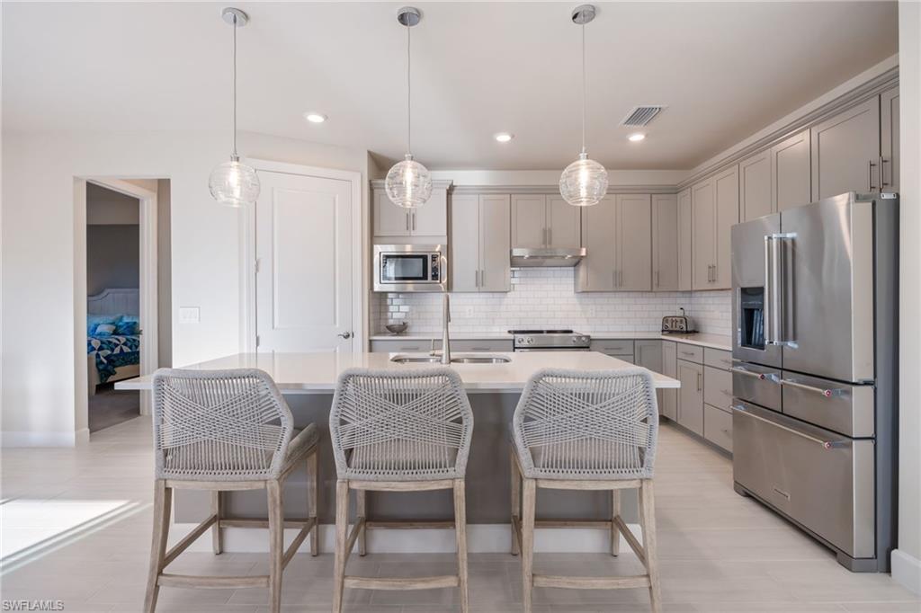 HAMPTON LAKES - Residential