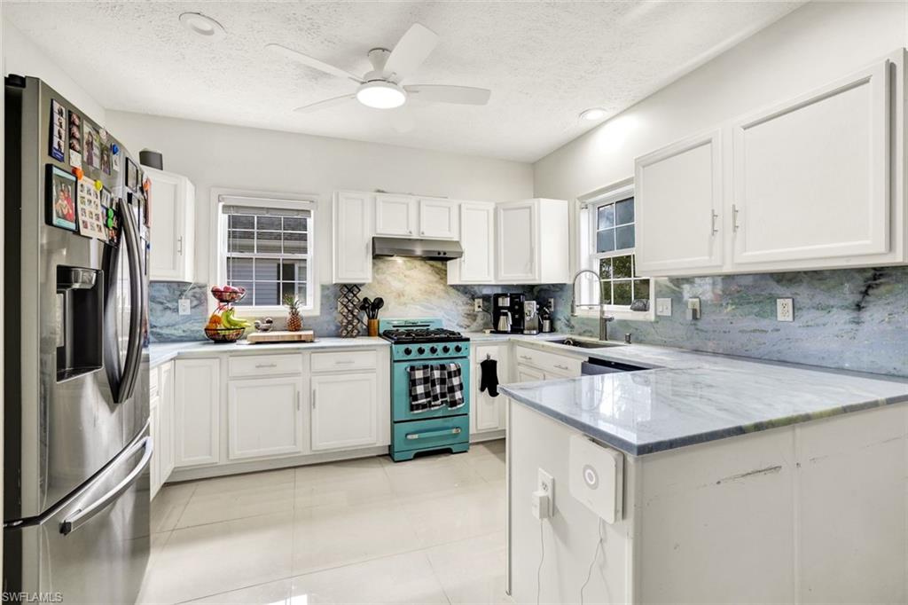 LEAWOOD LAKES - Residential