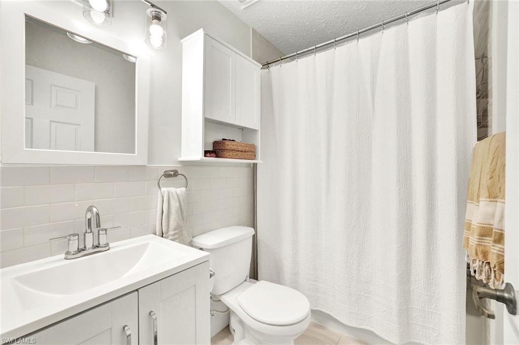 LEAWOOD LAKES - Residential