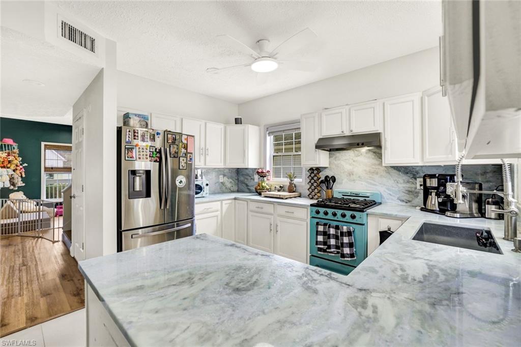 LEAWOOD LAKES - Residential