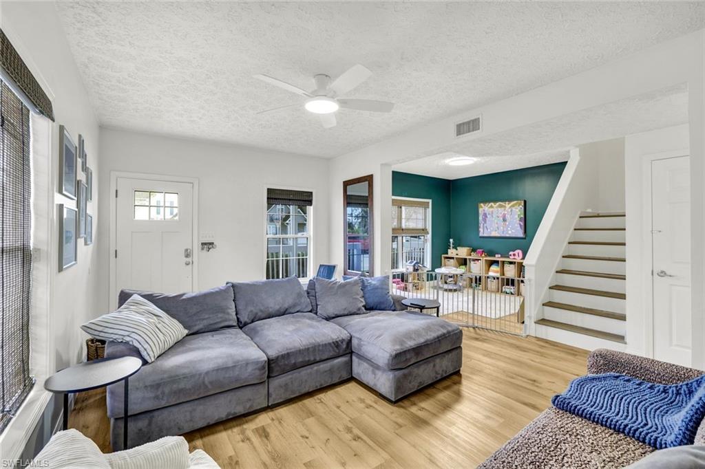 LEAWOOD LAKES - Residential