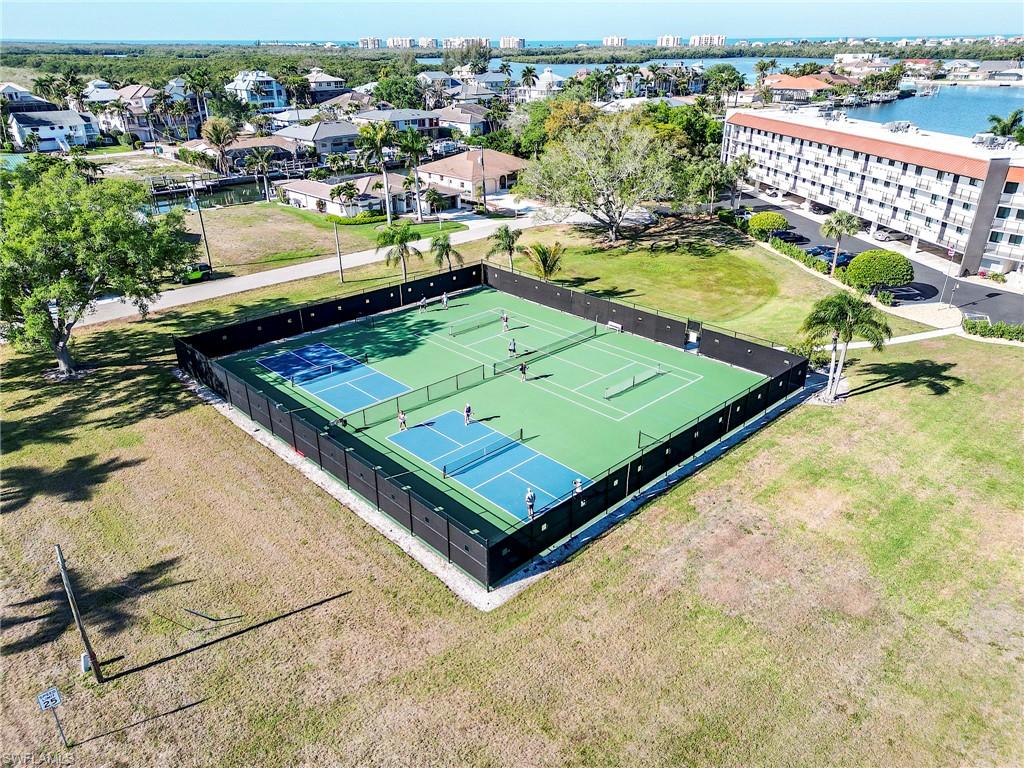 HICKORY HARBOUR - Residential