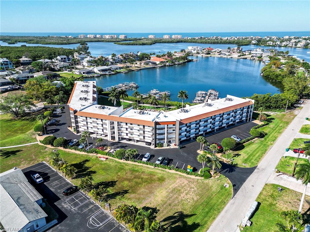 HICKORY HARBOUR - Residential