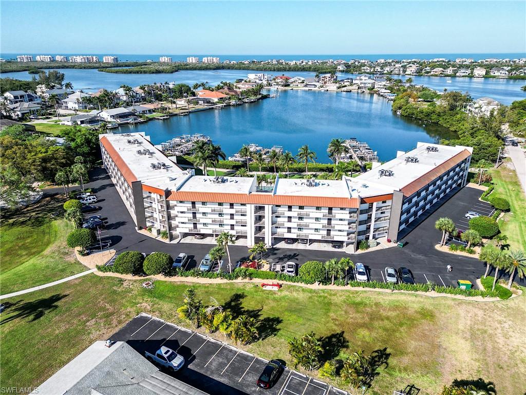 HICKORY HARBOUR - Residential