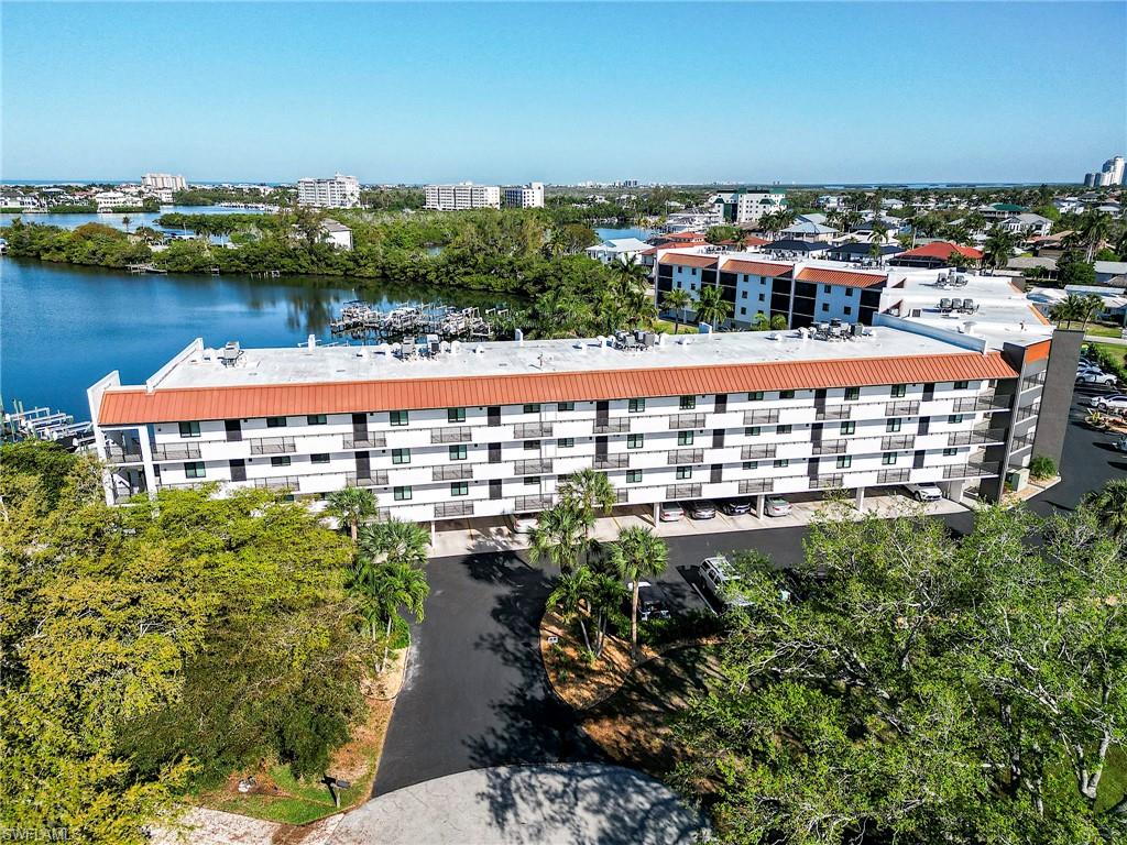 HICKORY HARBOUR - Residential