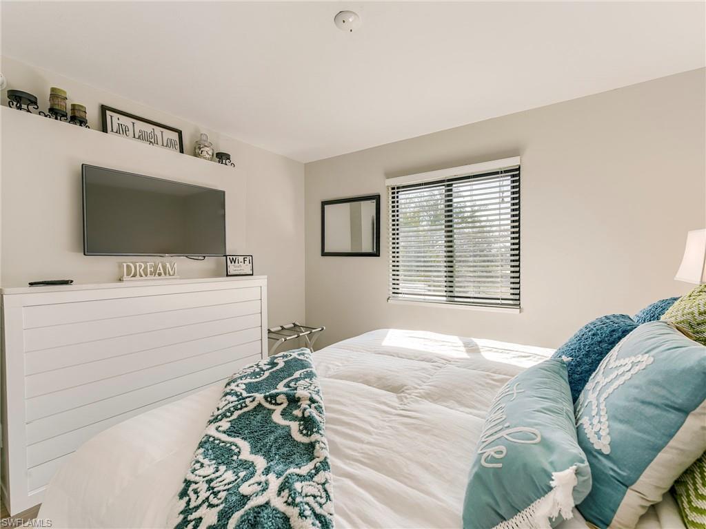 HICKORY HARBOUR - Residential