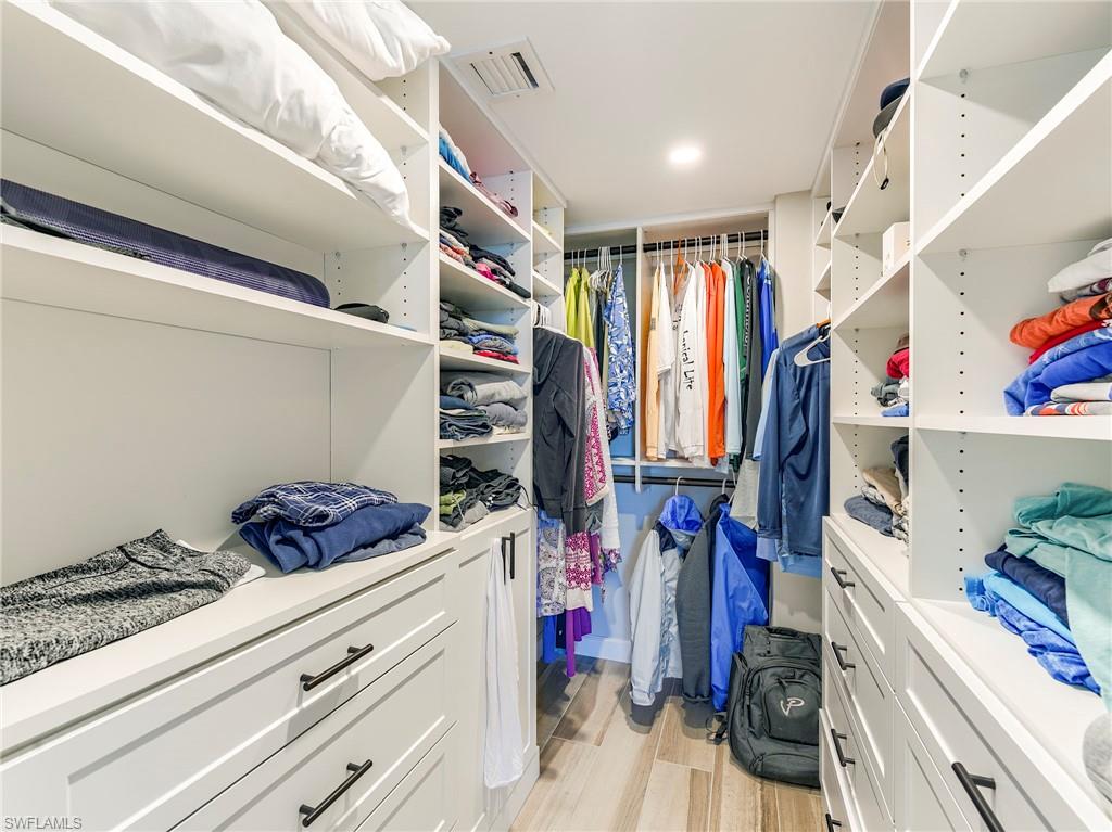 HICKORY HARBOUR - Residential