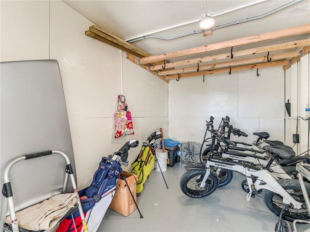 HICKORY HARBOUR - Residential