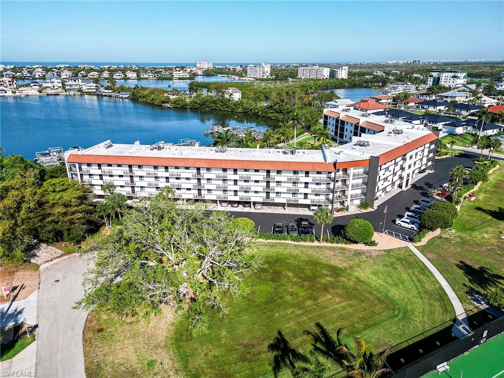 HICKORY HARBOUR - Residential