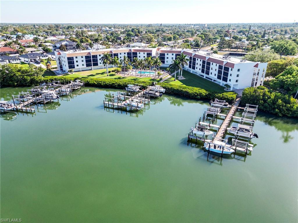 HICKORY HARBOUR - Residential