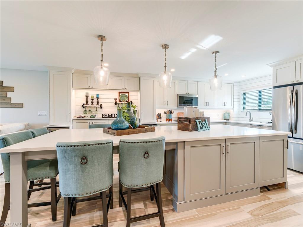 HICKORY HARBOUR - Residential