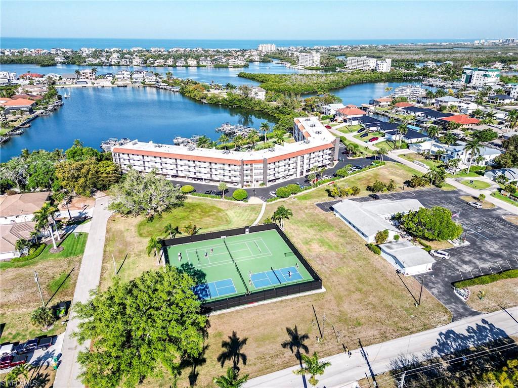 HICKORY HARBOUR - Residential