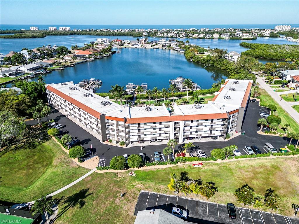 HICKORY HARBOUR - Residential