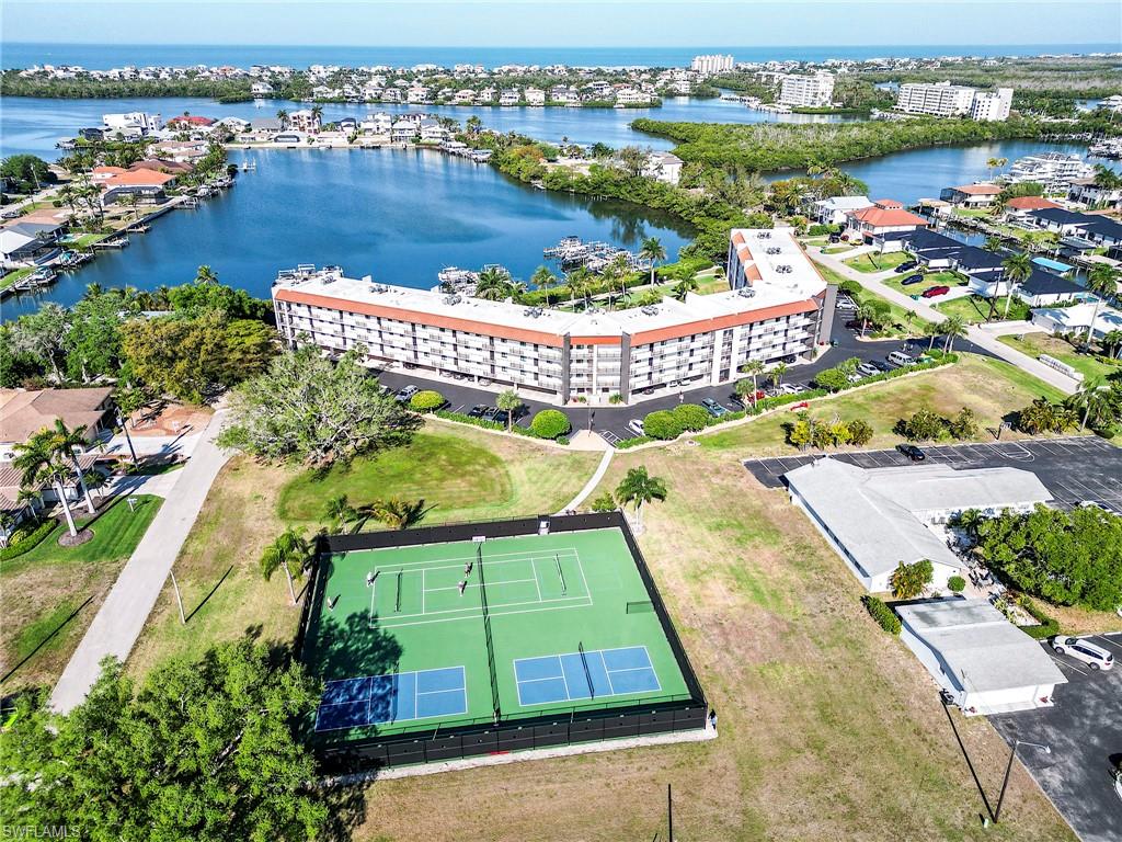 HICKORY HARBOUR - Residential