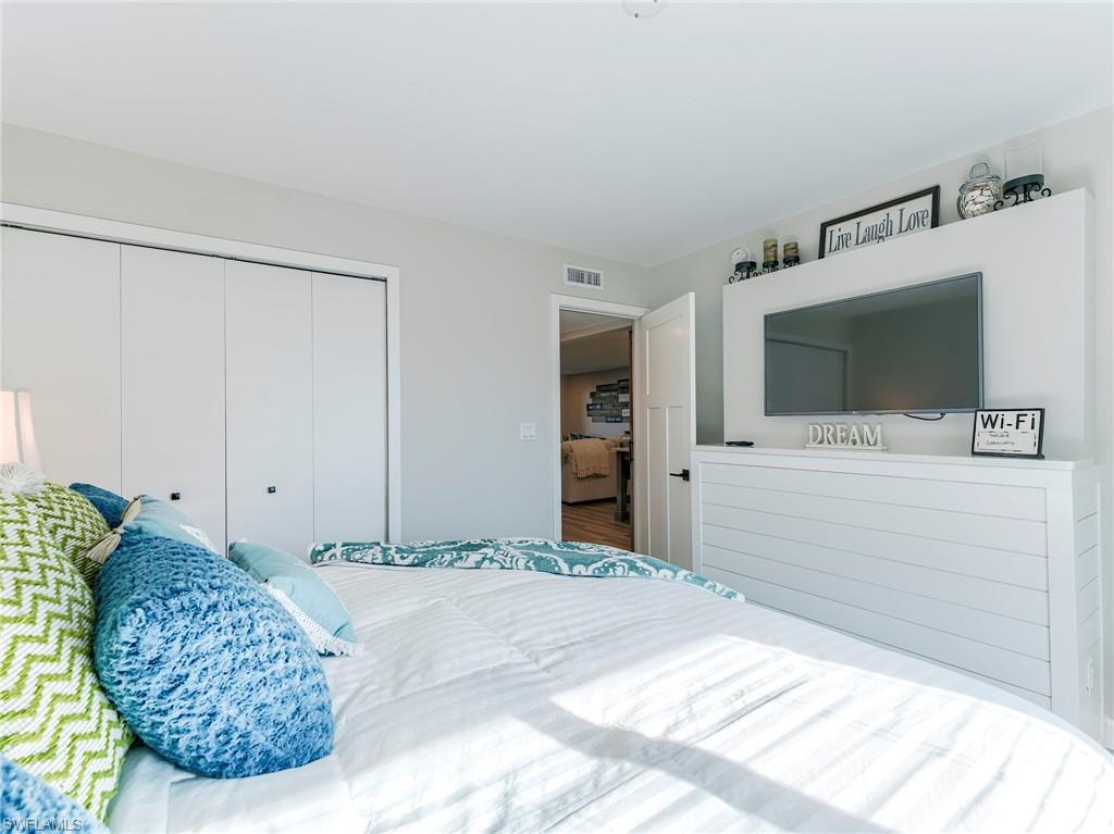 HICKORY HARBOUR - Residential