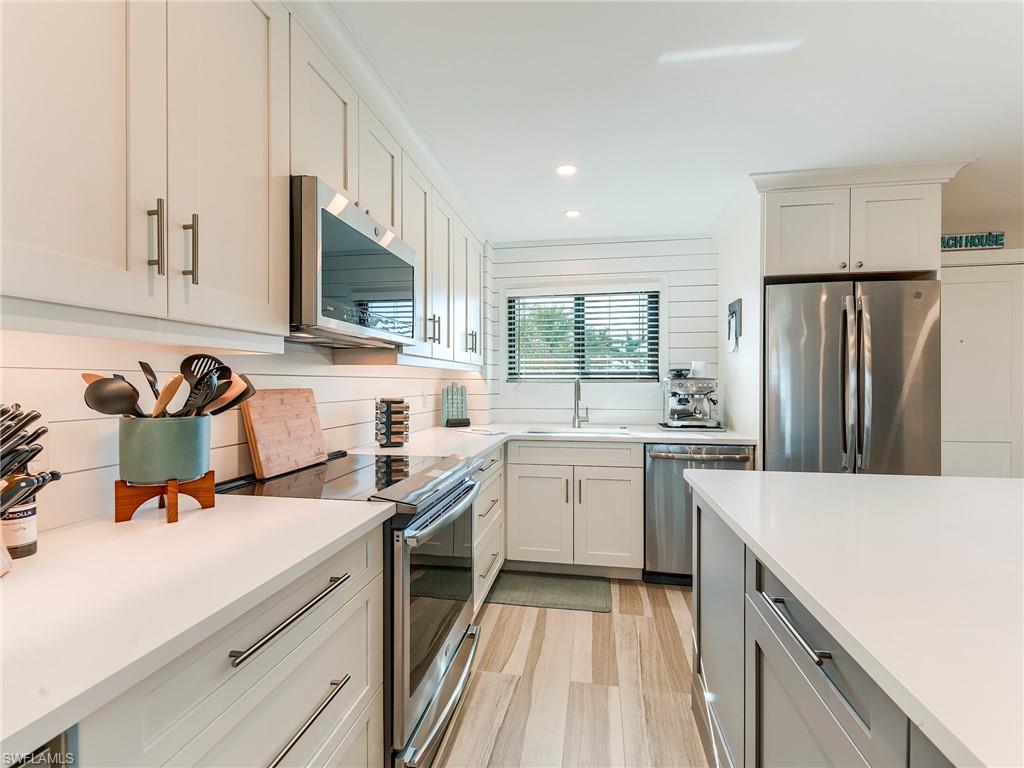 HICKORY HARBOUR - Residential