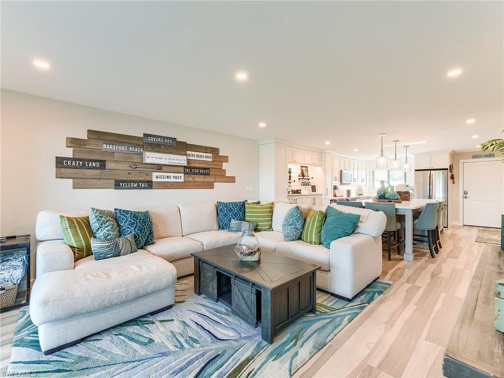 HICKORY HARBOUR - Residential