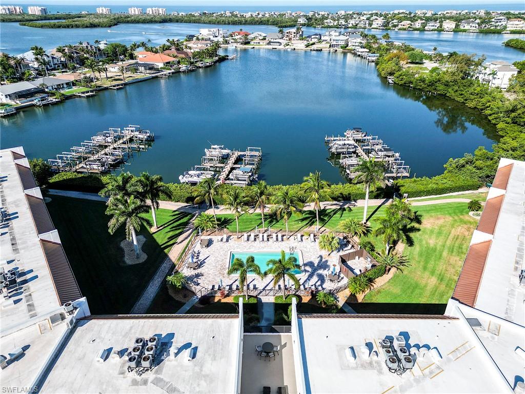 HICKORY HARBOUR - Residential