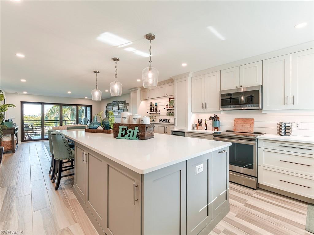 HICKORY HARBOUR - Residential