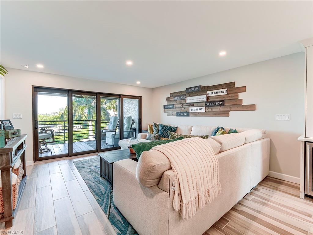 HICKORY HARBOUR - Residential